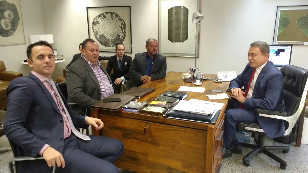 Prefeito de Jaboti visita lideranças em Brasília