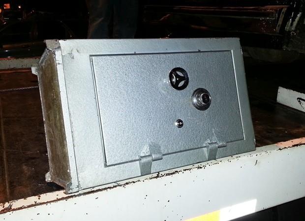 Assaltantes armados invadem residência e torturam casal