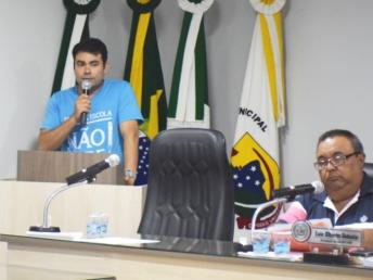 Paulo Leonar participa de sessão conturbada da câmara
