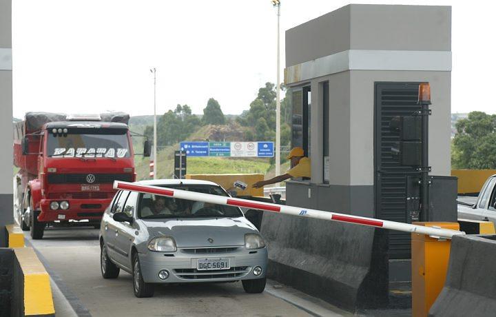 Colisão entre veículo da saúde e motocicleta em Japira acaba em prisão