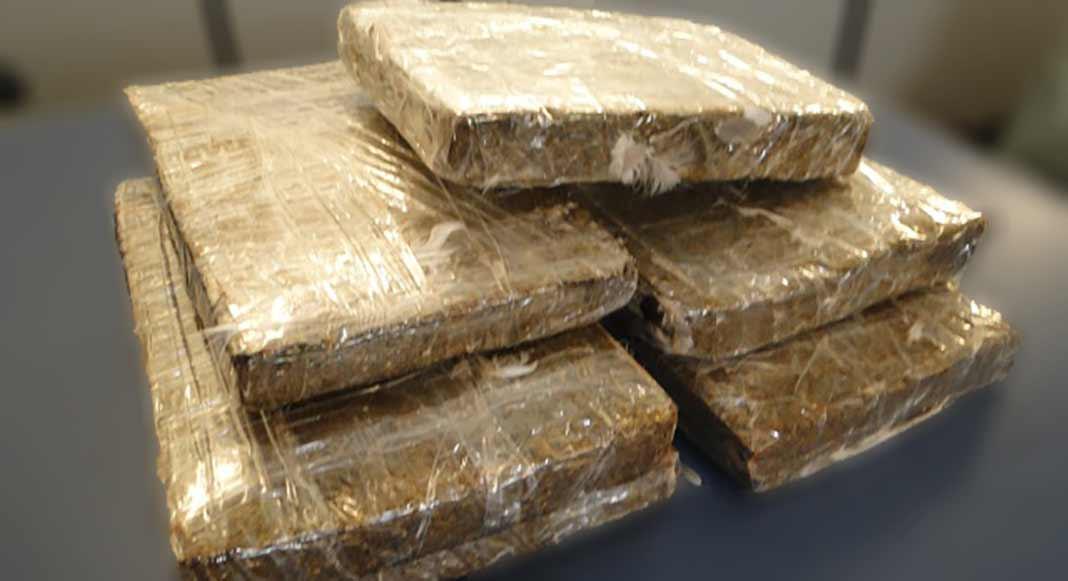 Quase 5kg de maconha são apreendidos em Piraí do Sul