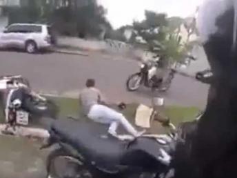 Policias prendem indivíduos em Jacarezinho