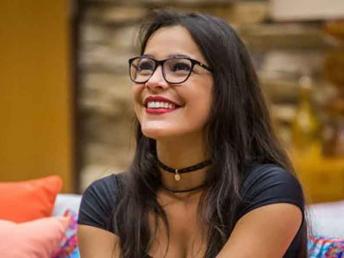 Ex-BBB Emilly chama pessoas de pobres em evento