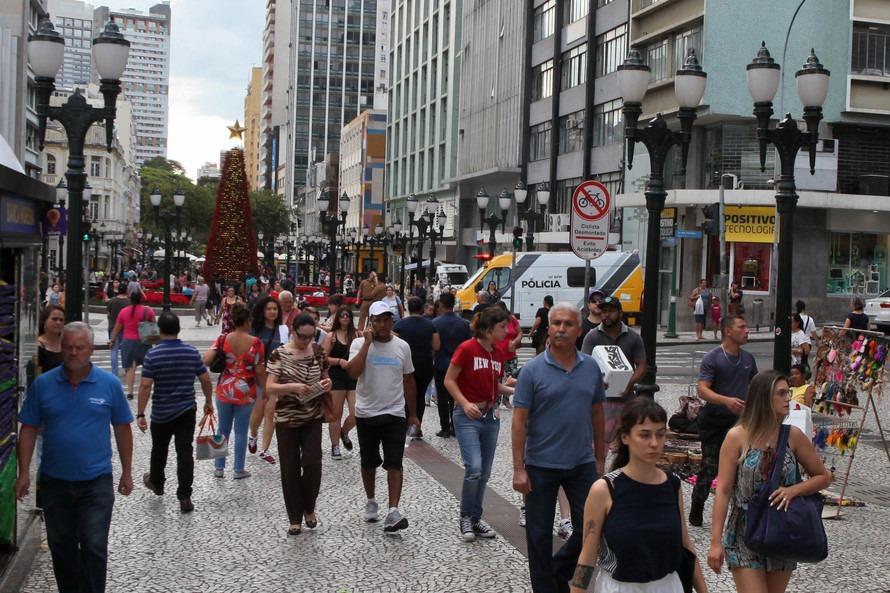 Governo injeta quase R$ 6 bilhões na economia até o Natal