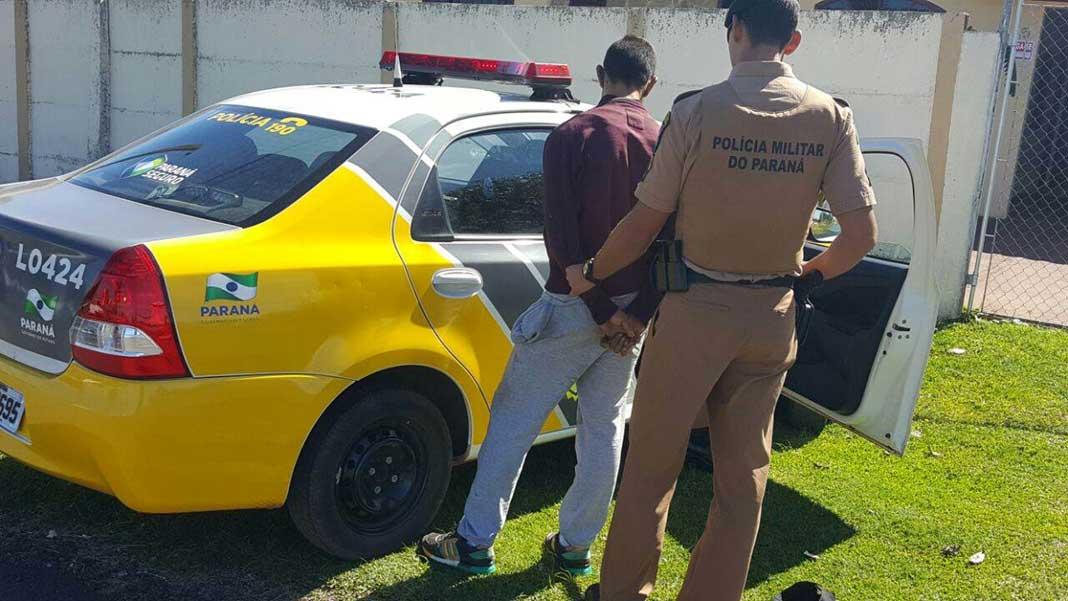Multidão ataca policiais em Cambará