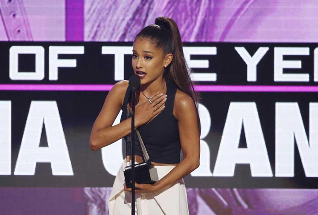 Ariana Grande volta aos EUA após ataque em Manchester, diz revista
