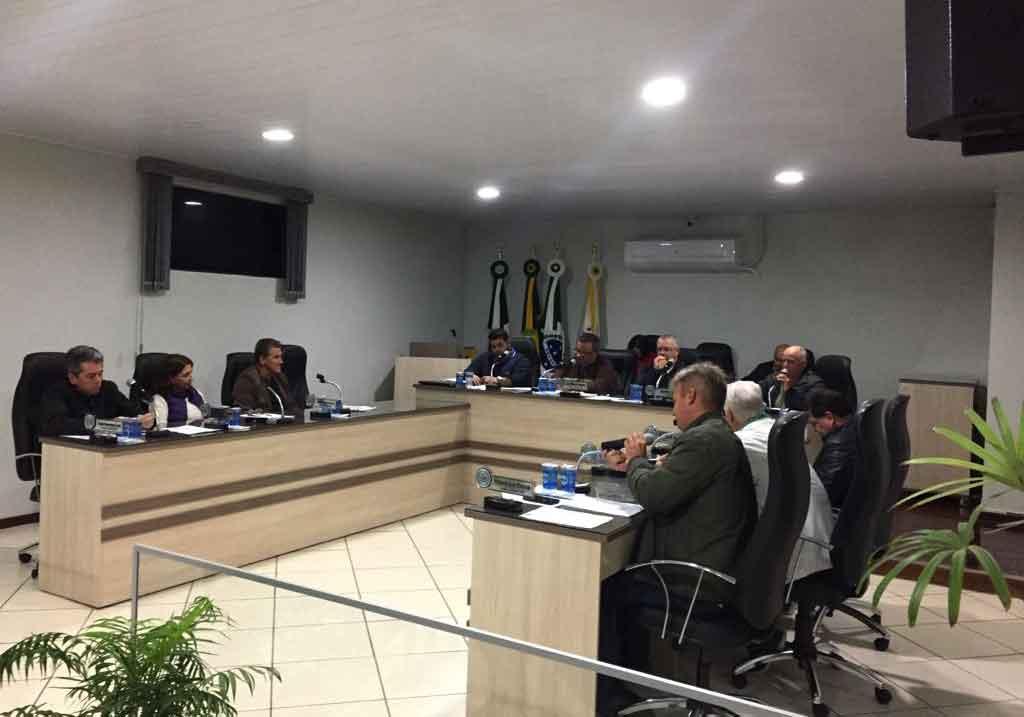 Vereadores brazenses revertem cerca de R$ 250 mil para compra de veículos para saúde