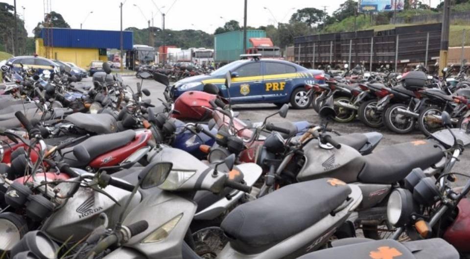Quase 1.800 carros apreendidos pela PRF são leiloados nesta quinta