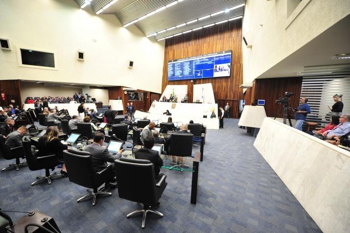 Deputados aprovam em plenário três projetos do Poder Executivo