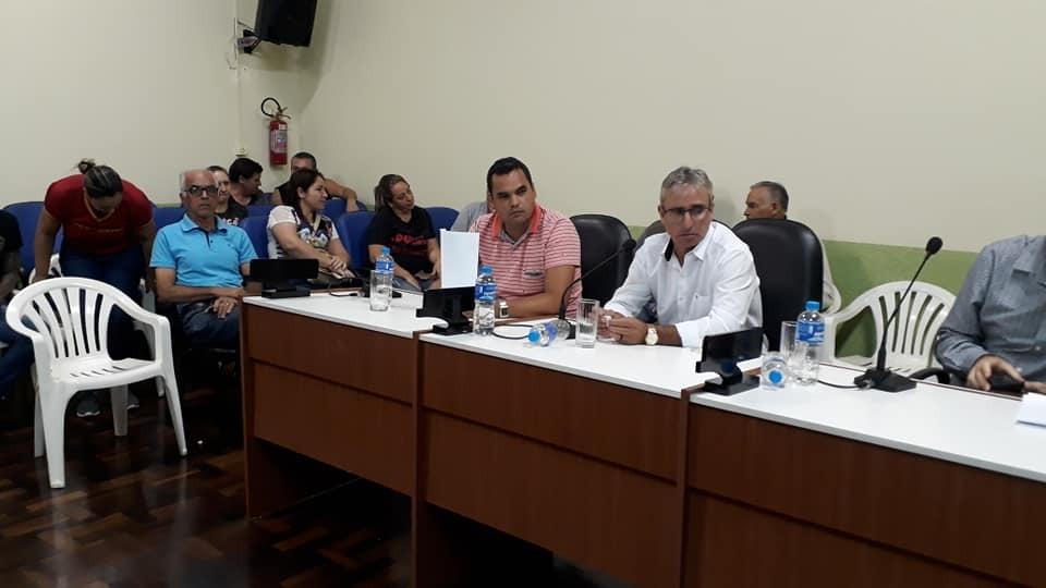 Câmara rejeita denúncia que poderia levar a cassação do prefeito