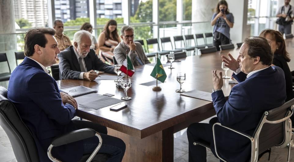 Em três meses, Governo recebe embaixadores e delegações de 22 países