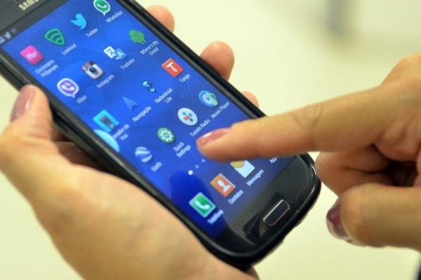 Anatel inicia bloqueio de celulares irregulares em 15 estados