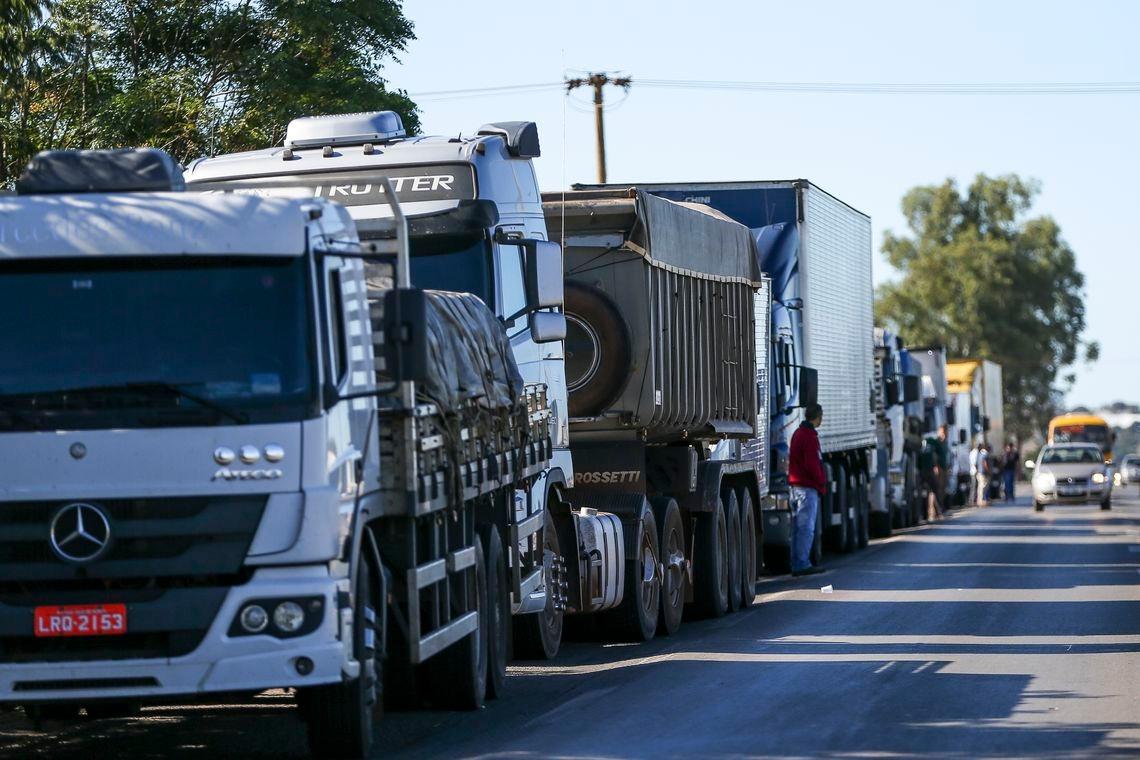 Caminhoneiros se mobilizam para nova paralisação na próxima semana