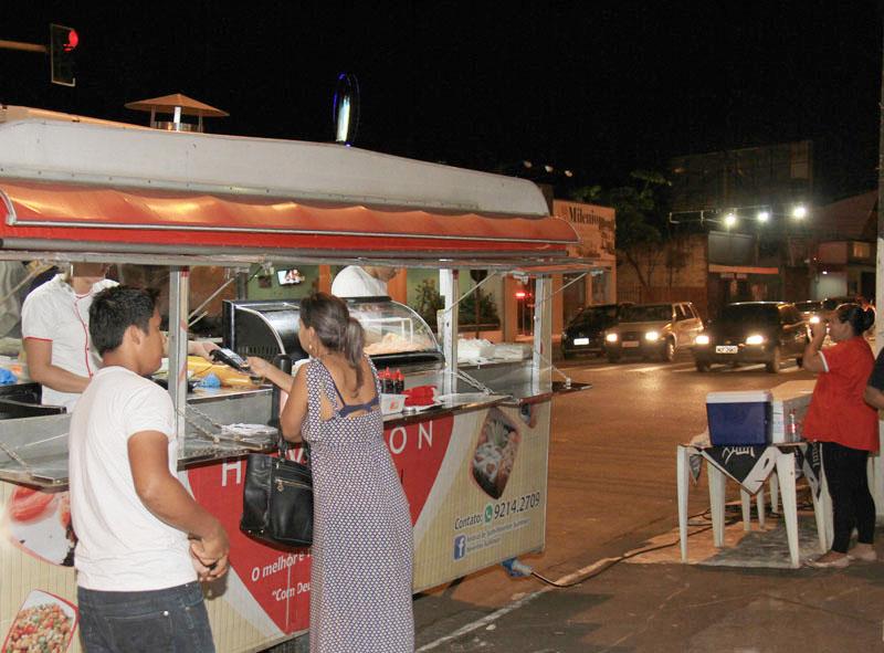 Carros de comida devem se credenciar para não ficarem impedidos de trabalhar