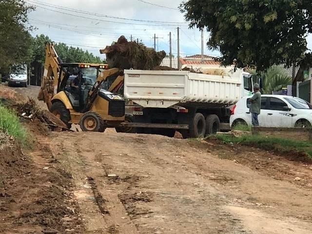 Prefeitura realiza obras de pavimentação em diversos bairros