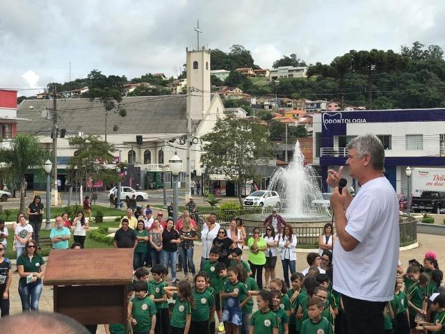 Prefeitura comemora lançamento do programa “Feira Verde”