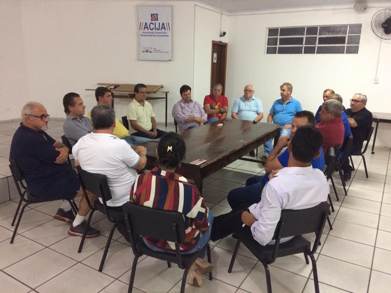 Grupo se reúne para incentivar desenvolvimento de Jacarezinho