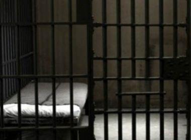 Policial encontra preso morto em cela