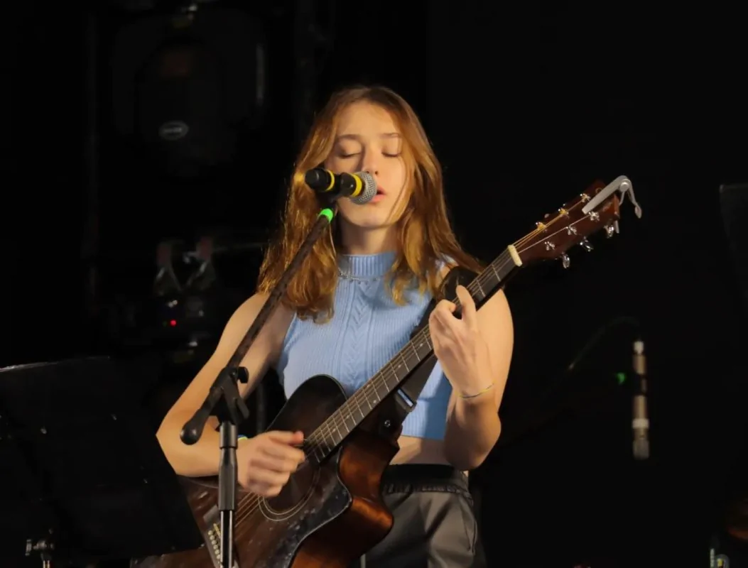 Laura: Talento que Transborda