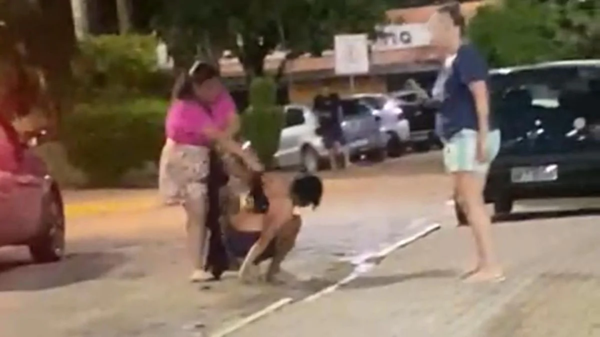 Mulher é perseguida e espancada em praça pública em Santana do Itararé; denúncia cita conselheira tutelar entre as agressoras