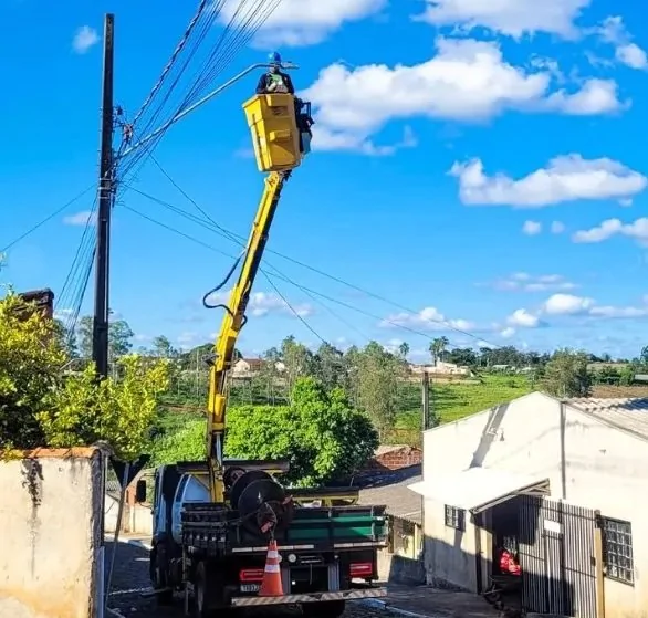 Japira realiza força-tarefa na rede elétrica e amplia ações de manutenção urbana