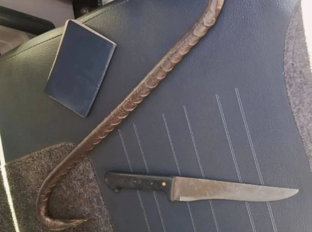 Homem é preso após tentar matar mulher com faca e pé de cabra