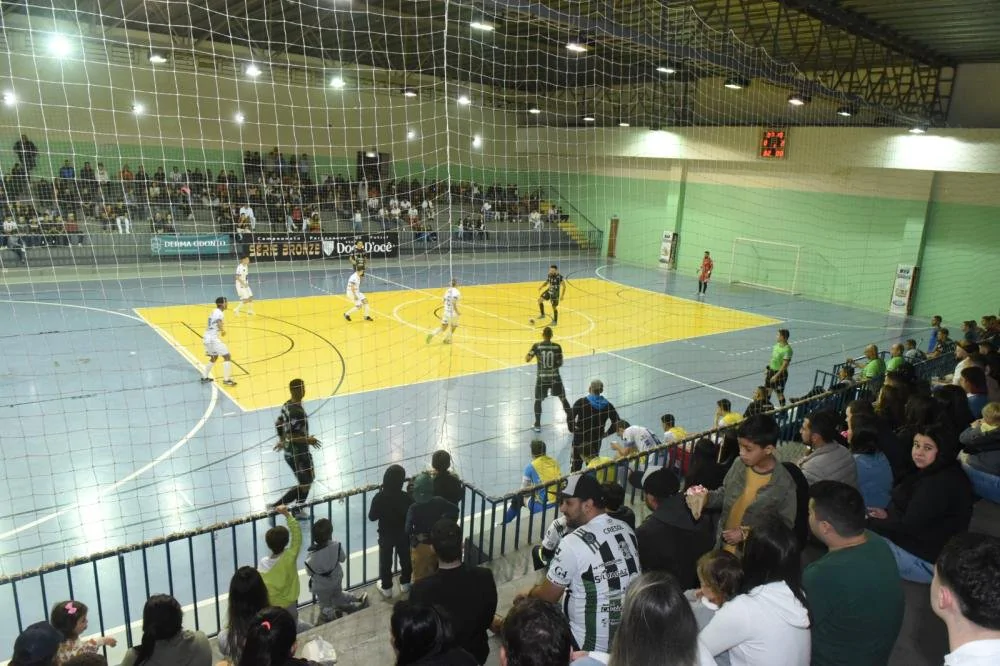 Futsal de Wenceslau Braz realiza primeiro jogo do Paranaense no ginásio Betão