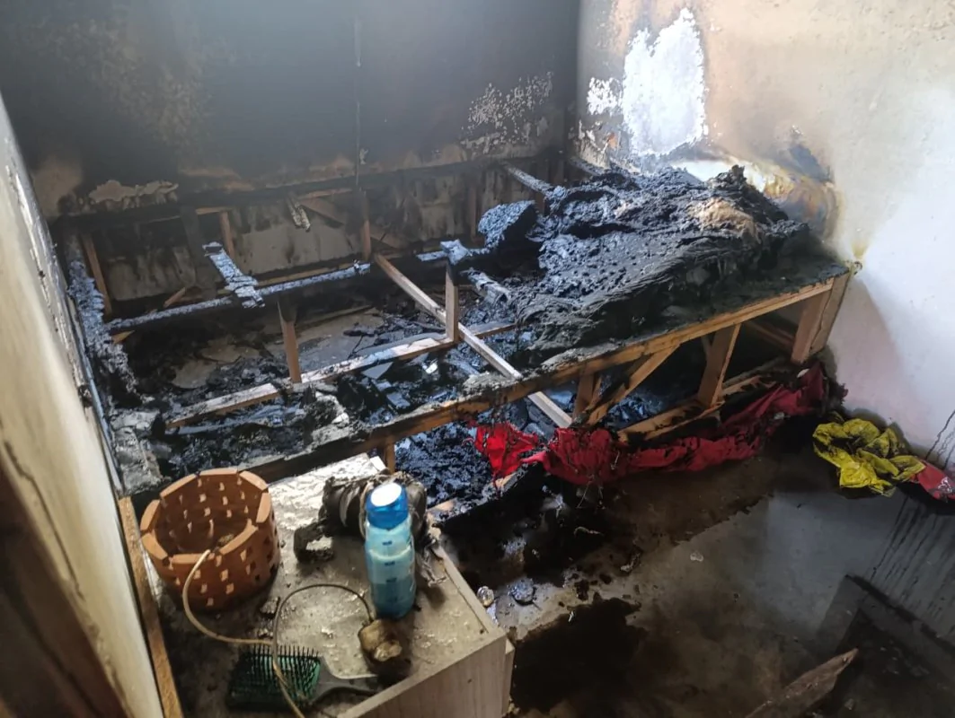 Casa é destruída por incêndio em Wenceslau Braz; ex é acusado pela família