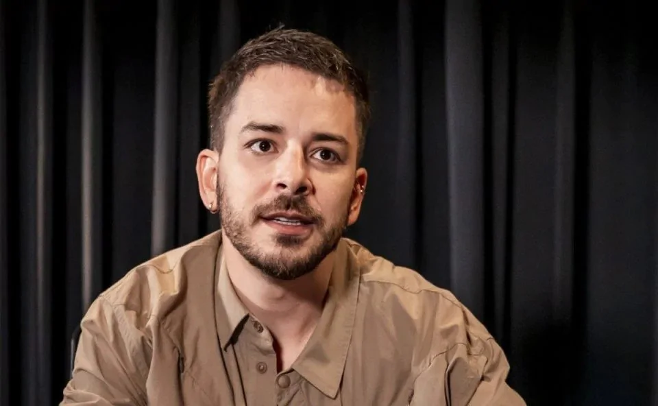 Junior diz que prefere ser “confundido com gay do que com machão agro e alfa” 