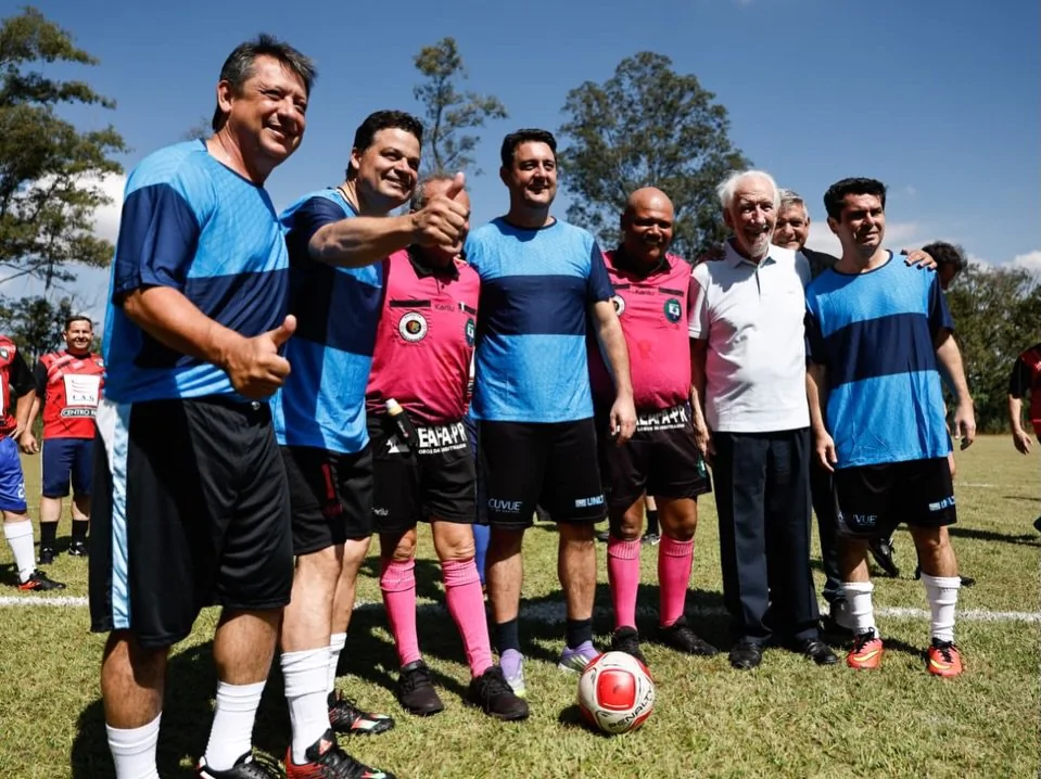 Sábado de churrasco, futebol e política: Ratinho Junior reúne prefeitos e articula 2026