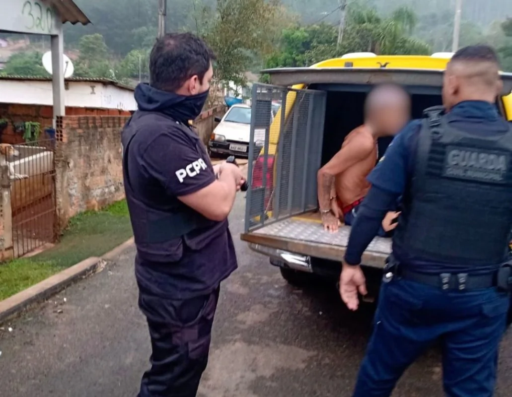 Homem que matou mulher no tribunal do crime é internado em Sengés