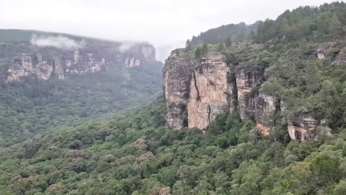 Cânion do Jaguaricatu é fechado para visitantes durante operação ambiental com helicóptero em Sengés