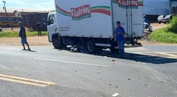 Moto vai parar embaixo de caminhão e dois ficam feridos no Norte Pioneiro