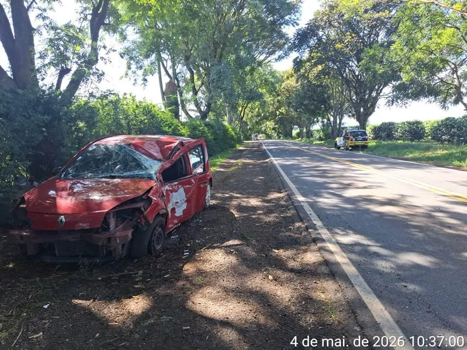 Carro capota e motorista fica ferida no Norte Pioneiro