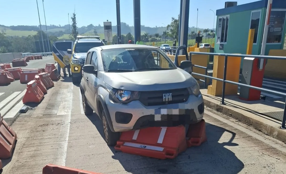 Motorista se envolve em acidente na Praça de Pedágio da PR092