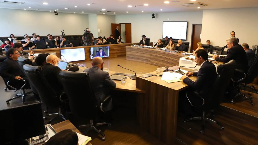 Conselho de Ética da Alep aplica punições e analisa novos processos contra Renato Freitas e Ricardo Arruda