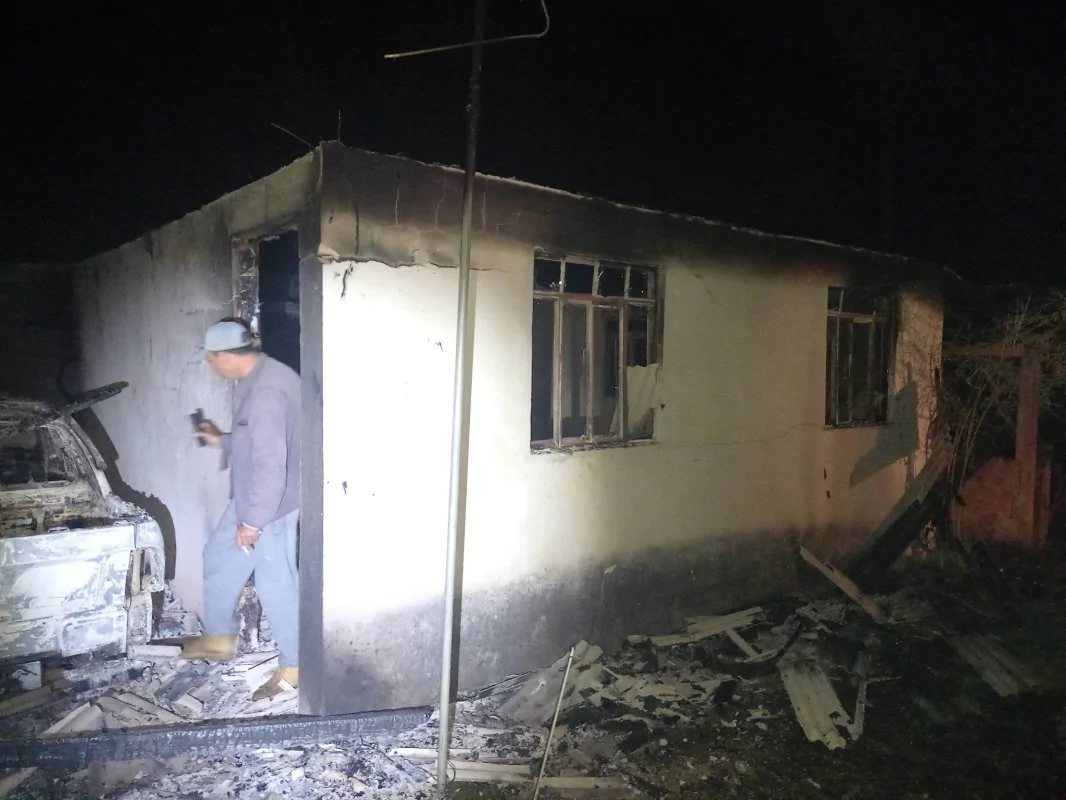 Filho é preso após colocar fogo na residência e tentar matar o próprio pai