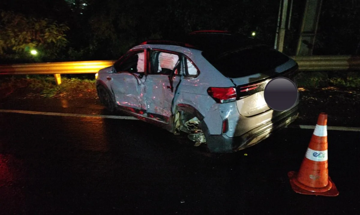 Colisão entre carro e carreta deixa dois feridos na PR151