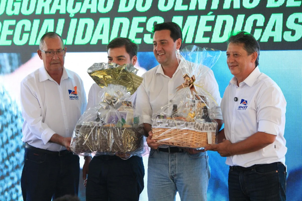 AMCG destaca força da agricultura familiar dos Campos Gerais ao governador Ratinho Junior
