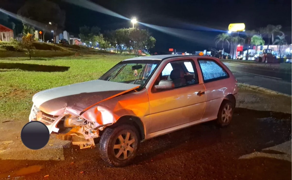 Acidente entre carro e carreta deixa motorista ferido na PR151