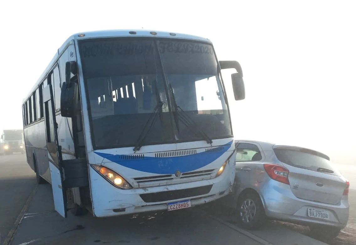 Ônibus com placas de Wenceslau Braz se envolve em acidente com criança ferida